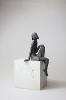 Sitzendes Mädchen IX, Bronze, 13 x 11 x 20 cm