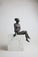 Sitzendes Mädchen XI, Bronze, 14 x 11 x 20 cm